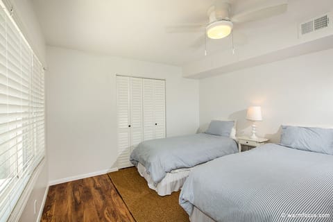 Upstairs second bedroom, twin beds