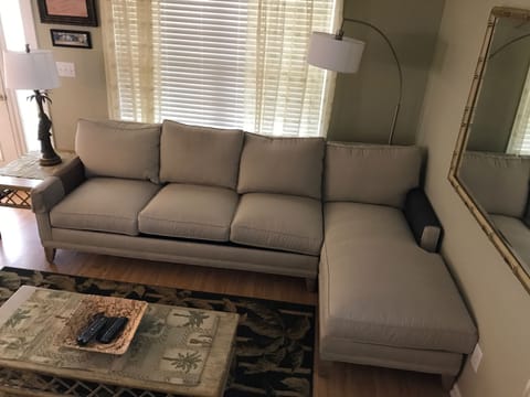 sectional that opens to a Queen pull out
bed
