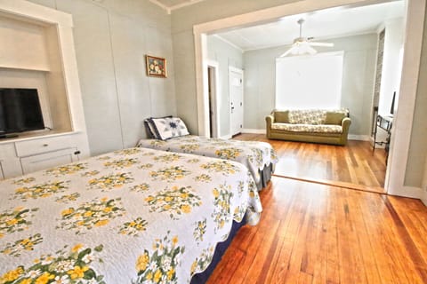 D-Suite Bedroom / Living Room