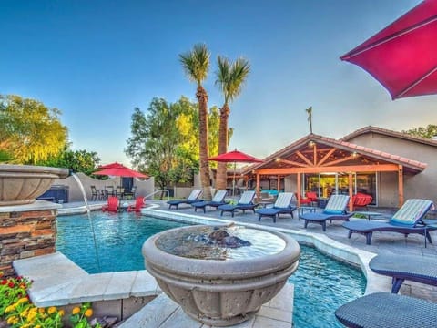 Resort-like Pool w/ Spill-over bowls, lounge chairs, Baja Step, Umbrellas & more