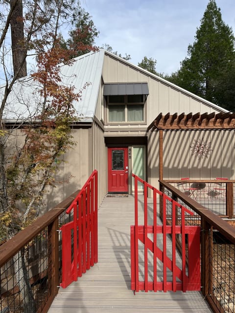 Welcome to the Red Gate Retreat!