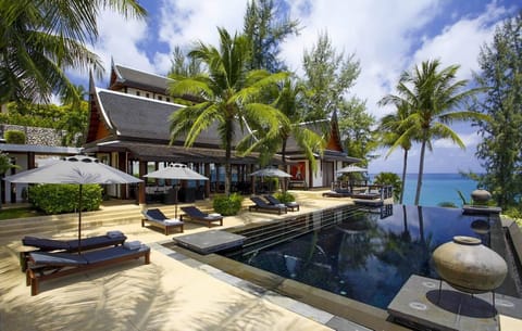 6 Bedroom beachfront Villa in Kamala-423