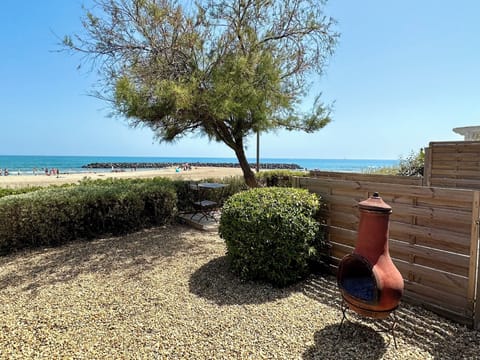 Beach nearby, sun loungers