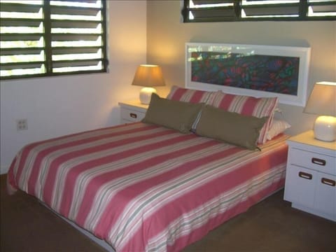 Junior Suite with Queen size bed and private bathroom.