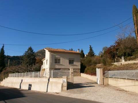 Beautiful very bright house with garden, courtyard and parking closed House in Buis-les-Baronnies