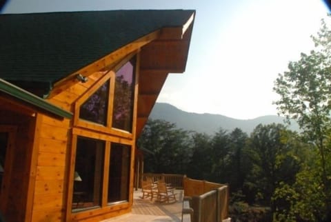 Spectacular Mountain Views from the Large Upper Deck