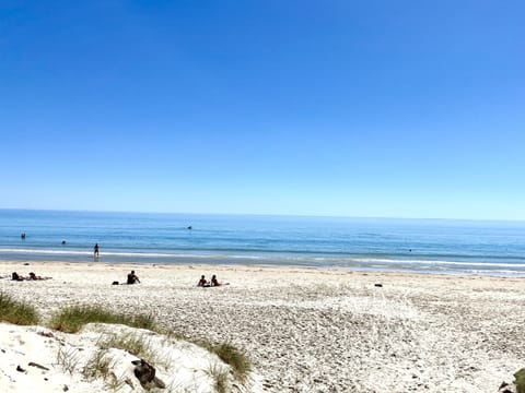 Beach nearby, sun loungers, beach towels