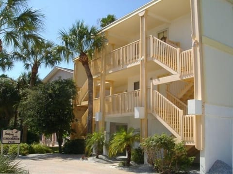 QUIET, IMMACULATE BUILDING, ONLY 4 UNITS
SANDPIPER SANDS