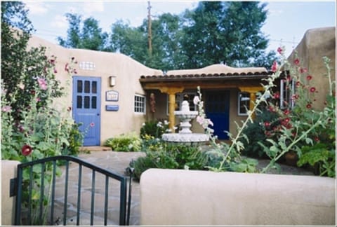 Casa de Flores, Taos NM