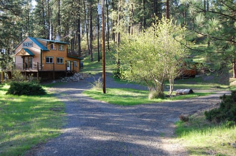 Circular drive in front of Cabin