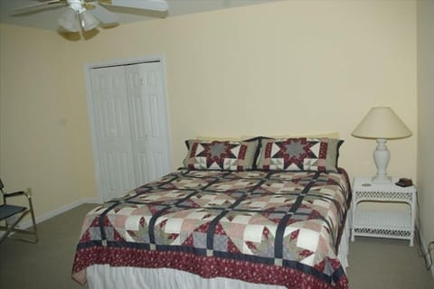 5 bedrooms, iron/ironing board, bed sheets