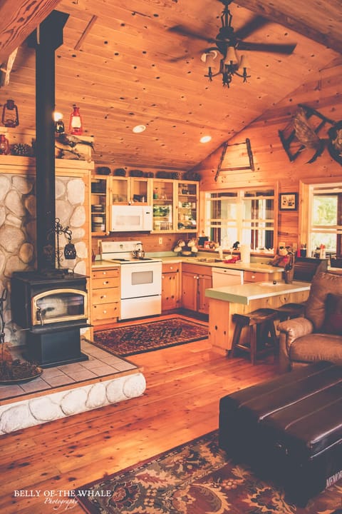 Enjoy our spectacular open floor plan and our elegant kitchen. 