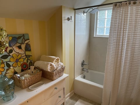 Combined shower/tub, hair dryer, towels, shampoo