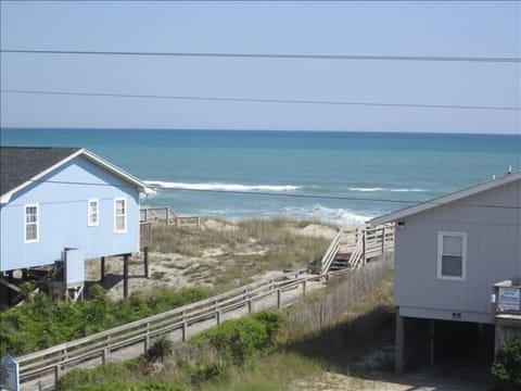 Gorgeous view & beach access! Welcome to Beach Retreat East!