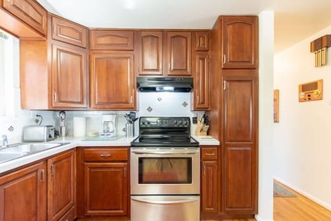 Fully equipped kitchen.