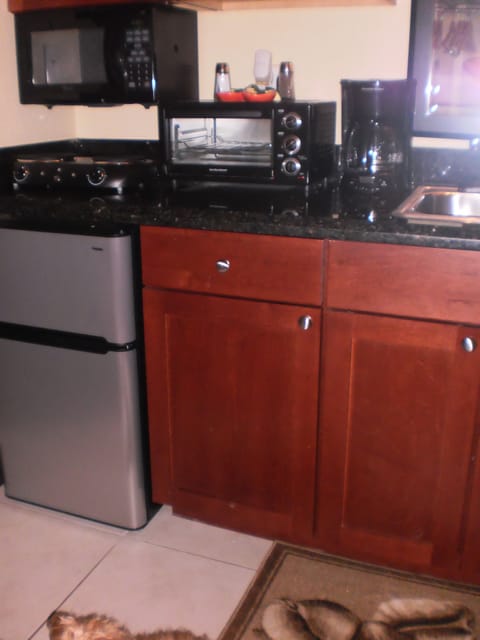 Fridge, microwave, coffee/tea maker, cookware/dishes/utensils