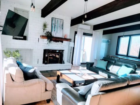 Living area | TV, fireplace, DVD player, foosball