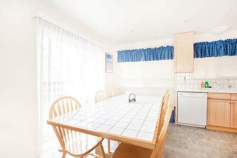 Kitchen: Dishwasher, Oven, Microwave, Refrigerator