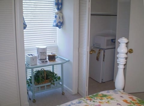 3 bedrooms, desk, iron/ironing board, travel crib