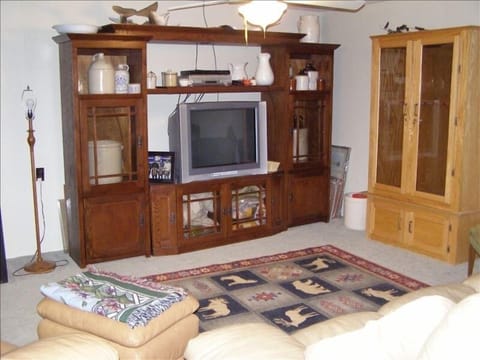 TV, fireplace, DVD player, stereo