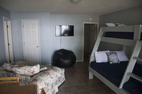 5 bedrooms, travel crib, free WiFi, bed sheets