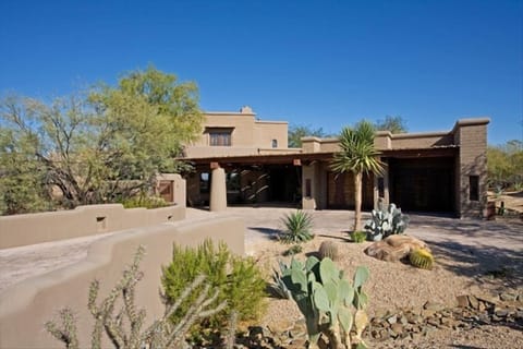 Quiet, private,unique,comfortable. True Southwest style with modern amenities.