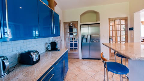 Gourmet eat-in kitchen II