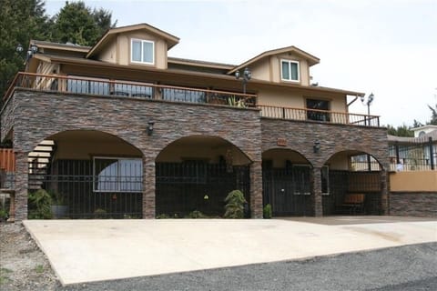 Frontal view of the Villa at the Beach