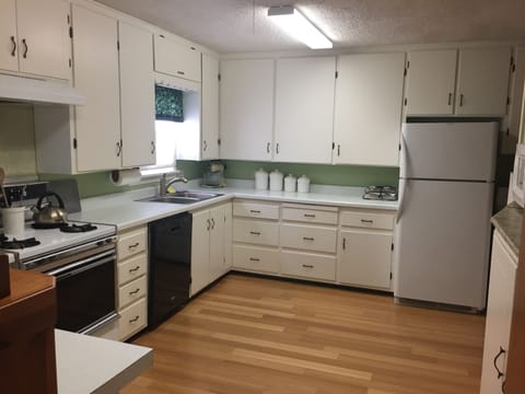 Large kitchen
Washer & dryer next to refridgerator