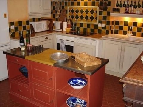 Kitchen with island 'meuble de metier'