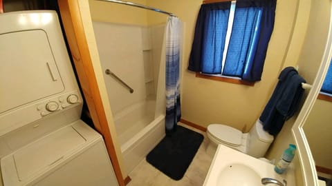 Combined shower/tub, towels, soap, toilet paper