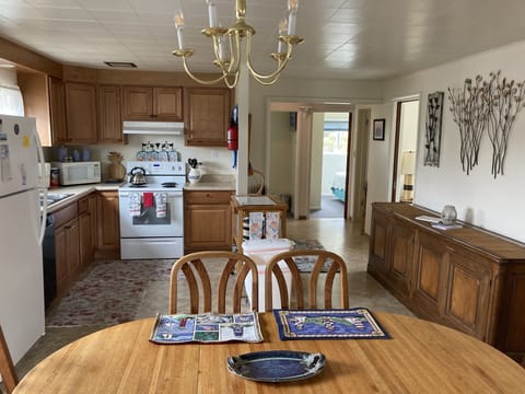 Kitchen with Dinning Table  plus we have a extra leaf if needed