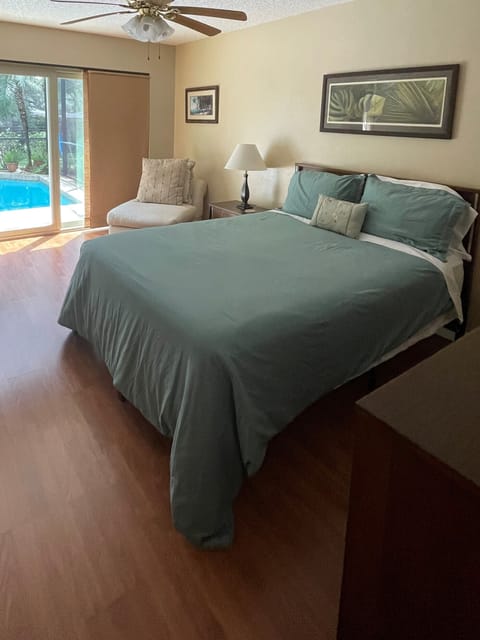 3 bedrooms, hypo-allergenic bedding, desk, iron/ironing board