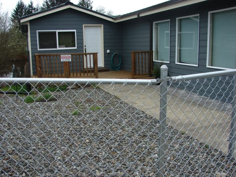 FENCED IN DOG AREA (PICKUP AFTER YOUR  PET) SO FURRY FRIENDS CAN BE WELCOME TOO.