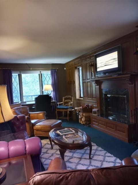 LIVING ROOM, 40" TV, wood burning fireplace -2021