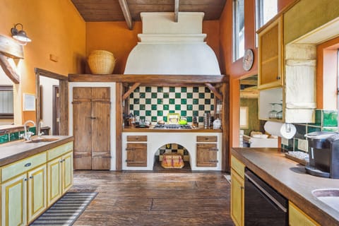 Fully-stocked kitchen - great for cooking at home. Private chefs love it too!!