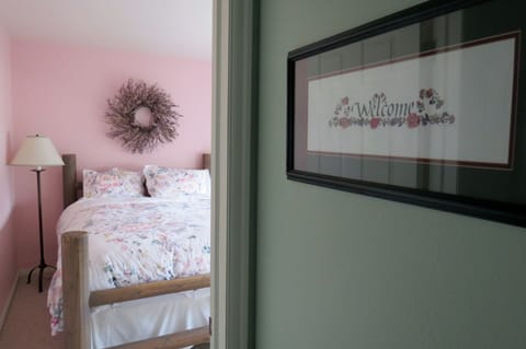 1 bedroom, hypo-allergenic bedding, iron/ironing board, free WiFi