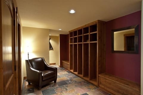 Entry/Ski Lockers