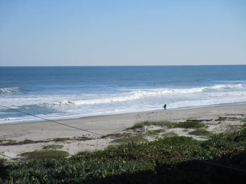 Beach nearby, sun loungers, beach towels