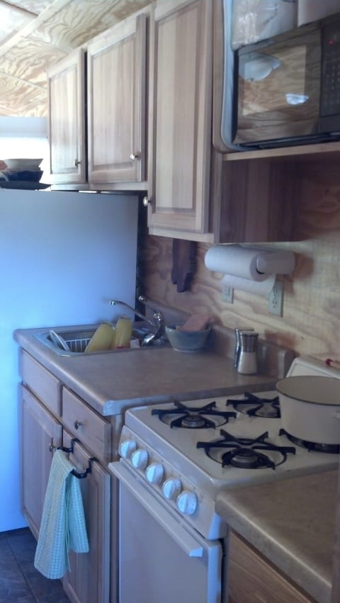 Small and functional kitchen, all is included for your dining enjoyment