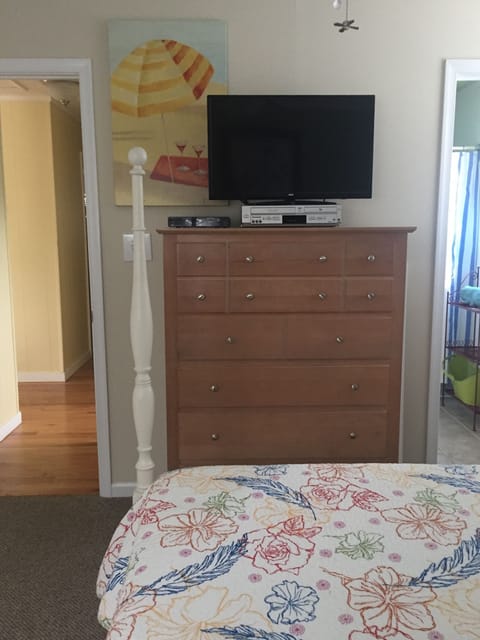 2nd  bedroom has flat screen TV and combo dvd/vcr player