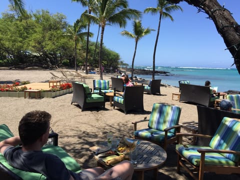 Beach nearby, sun loungers, beach towels