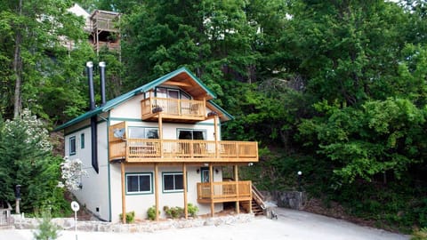 Number 6 Cabin Outside