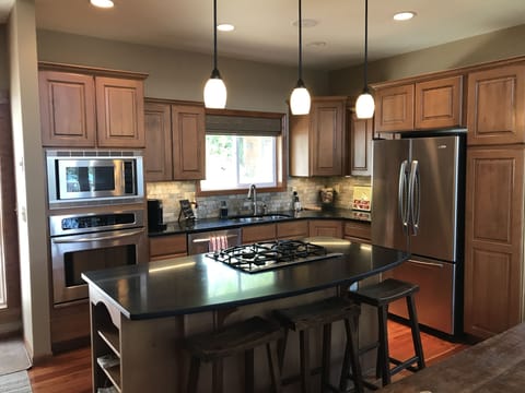 Granite, stainless, a gourmet kitchen!