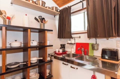 Kitchen includes gas stove, garbage disposal, Le Creuset cookware, Keurig coffee