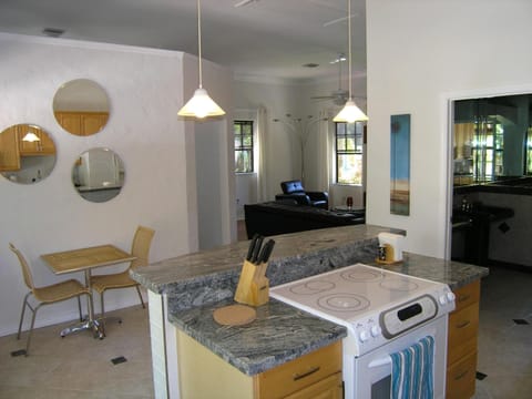 Kitchen & Dining Areas.
(Bedrm thru door at left. Bathrm thru door at right.)