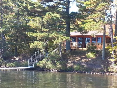 Lac Courte Oreilles *** Completamente rinnovato Waterfront Feet Cottage