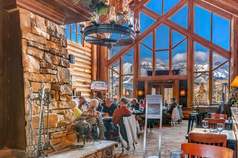The View Dining room in Main Lodge