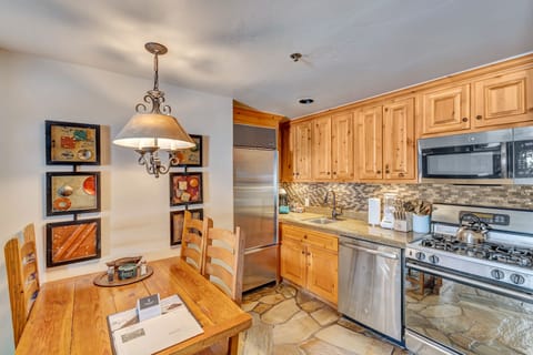 Kitchen/ Dining Room
