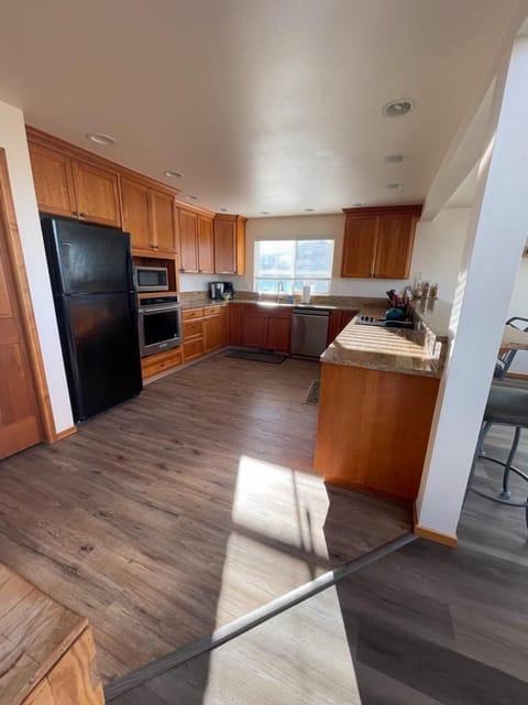 Full kitchen with granite countertops and bar